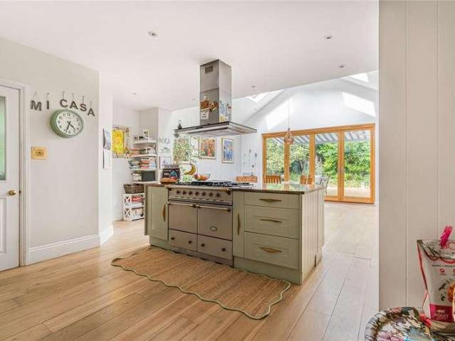 House for sale in Fole, Surrey