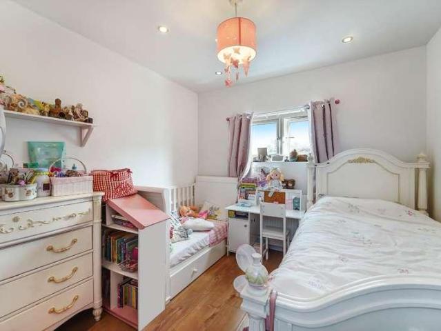 House for sale in Stoneleigh, Ewell