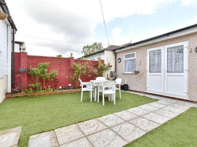 House for sale in Roundshaw, Greater London