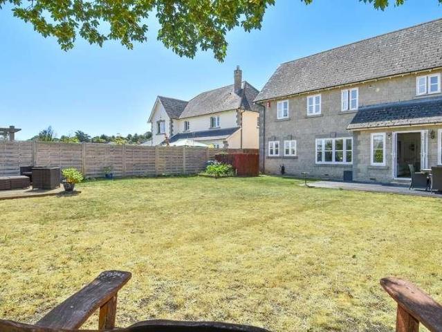 House for sale in Weare