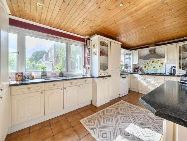 House for sale in London Borough of Ealing, Perivale