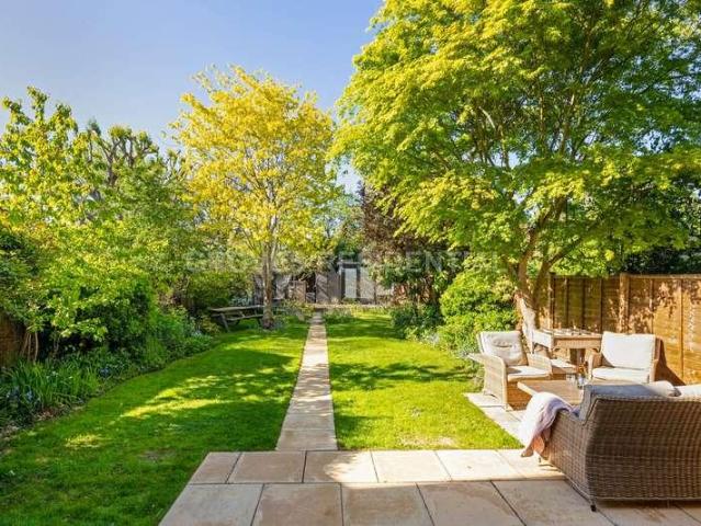 House for sale in New Malden, Greater London