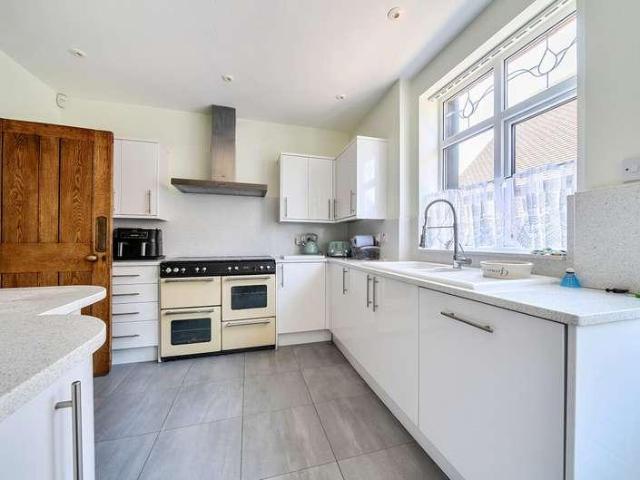 House for sale in Holland-on-Sea, Dale Hill