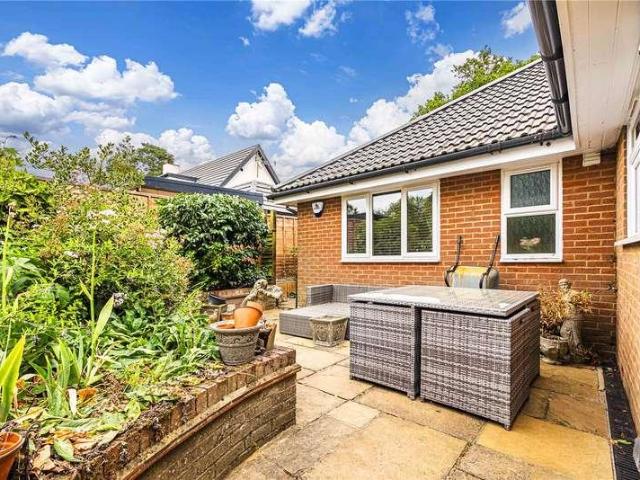 House for sale in Holywell, Studham