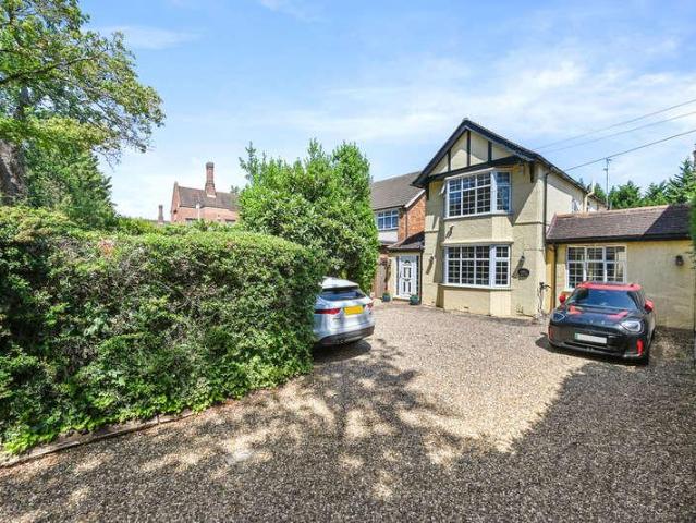 House for sale in Harrow Weald, Greater London