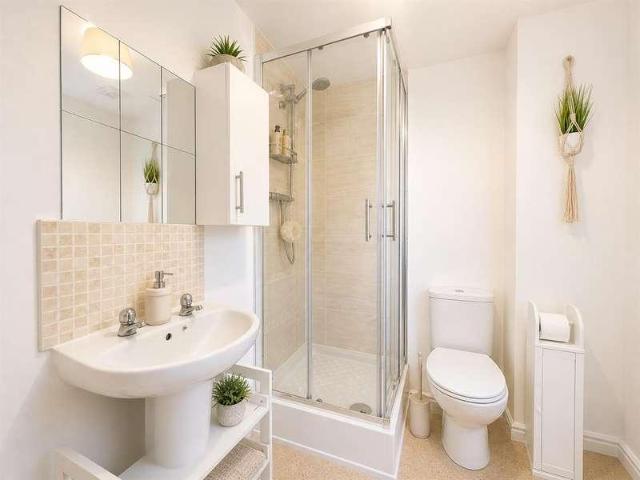 House for sale in Lee-on-the-Solent, Middlecroft