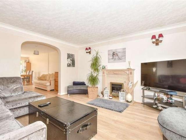 House for sale in Allington, Midway