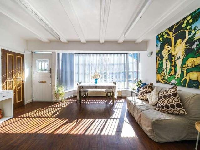 House for sale in Kingsbury, Greater London
