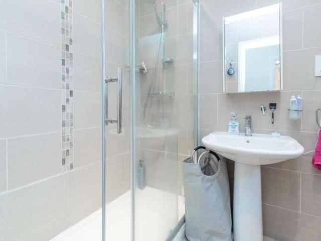 House for sale in Broadfields, Greater London