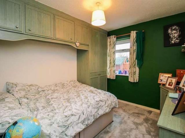 House for sale in Wrenthorpe, West Yorkshire