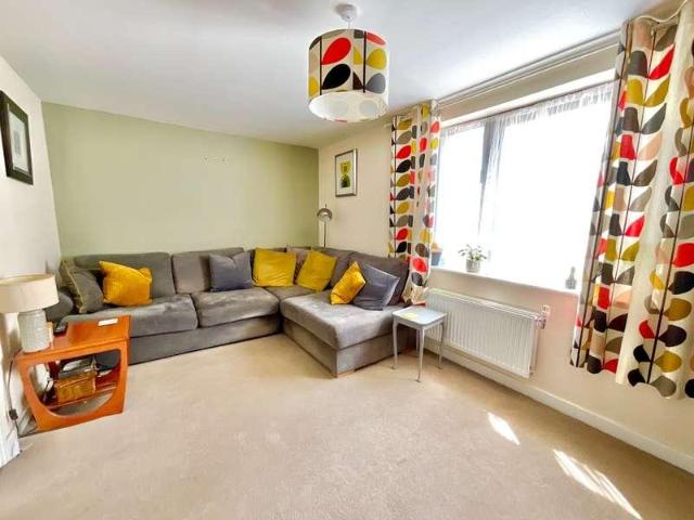 House for sale in Upton