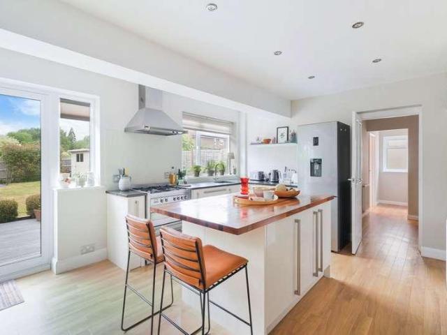 House for sale in Hillview, Surrey