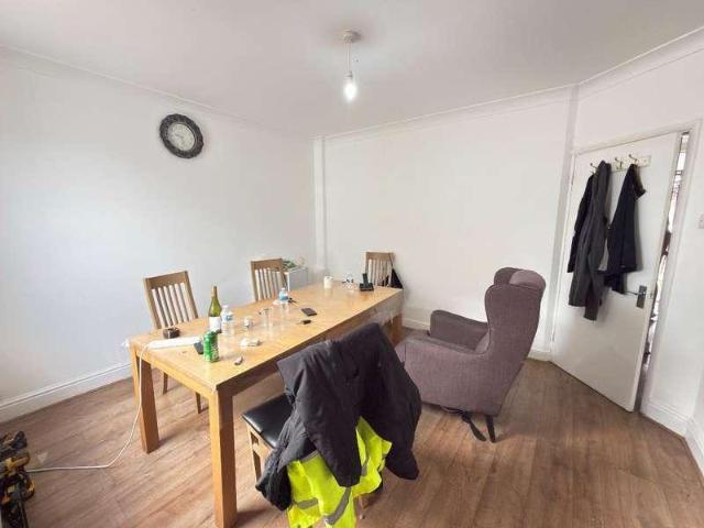 House for sale in Biscot, Luton