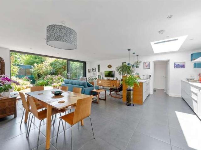 House for sale in London Borough of Merton, Merton Park