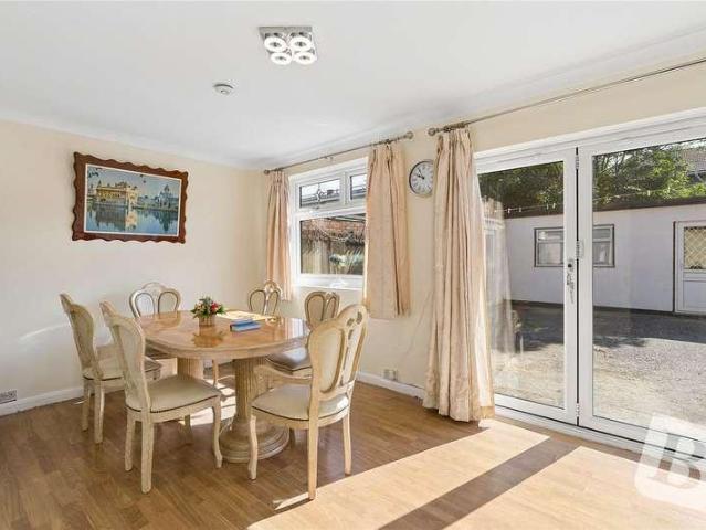 House for sale in Seven Kings, Greater London