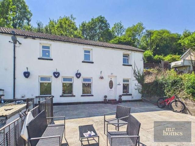 House for sale in Troed-y-rhiw, Pentrebach