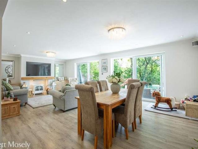 House for sale in Hillview, Surrey