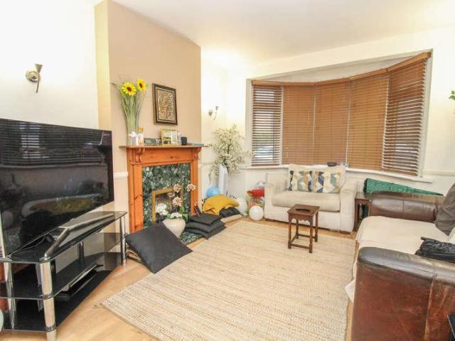 House for sale in Tolworth, Greater London