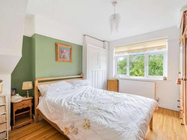 House for sale in Stoneleigh, Ewell