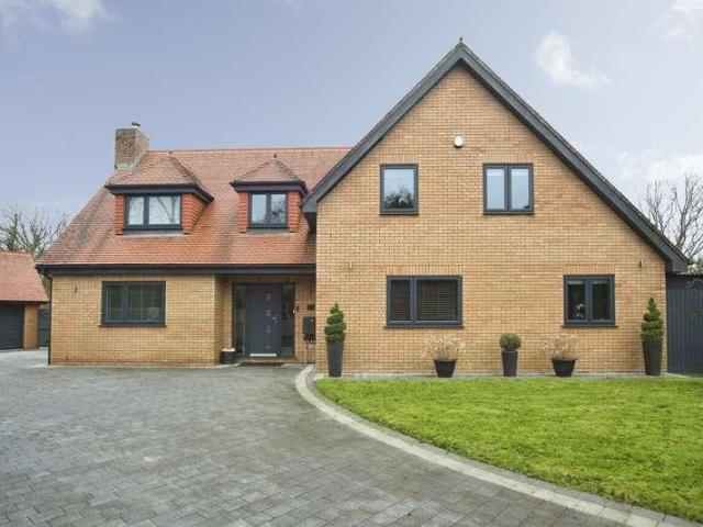 House for sale in Llantwit Fardre, Beddau