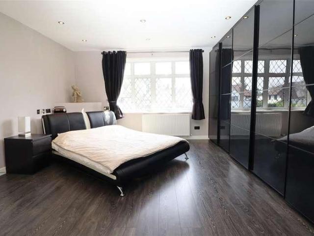House for sale in Elstree and Borehamwood, Borehamwood