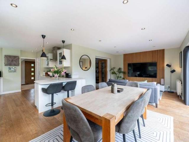 House for sale in Highwood, Horsham
