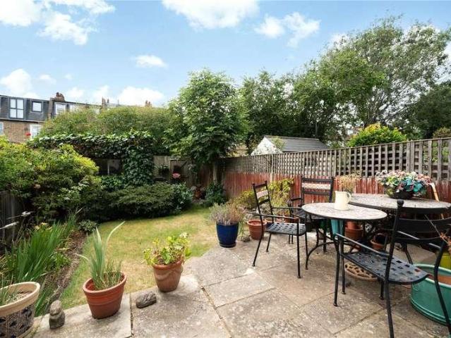 House for sale in Southfields, Greater London