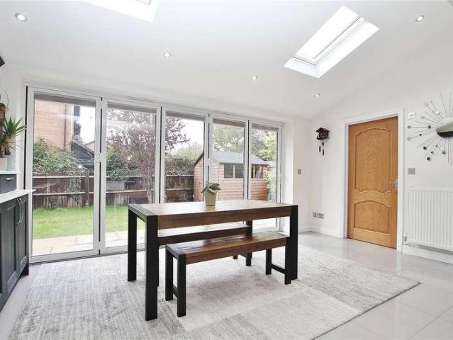 House for sale in West End, Heol-las