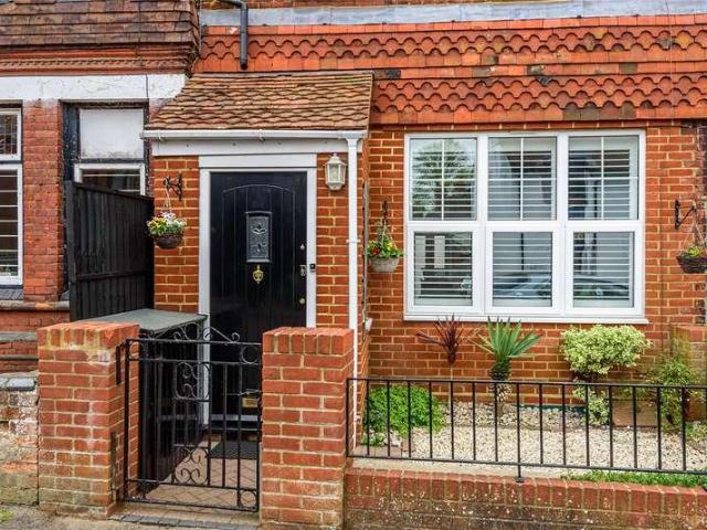 House for sale in Shalford, Westborough