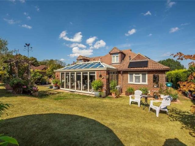 House for sale in Box Hill Village, Pachesham Park