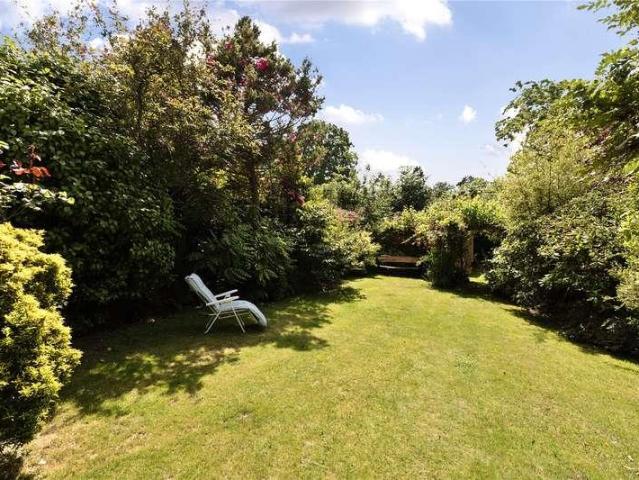 House for sale in Fole, Surrey