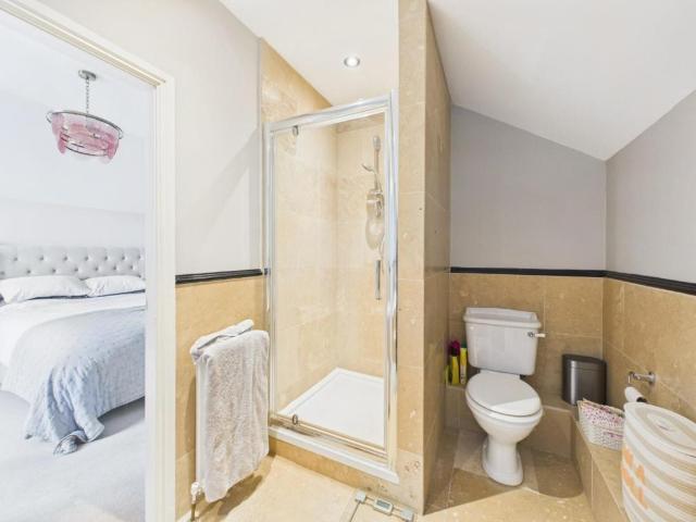 House for sale in Crossflatts, West Yorkshire