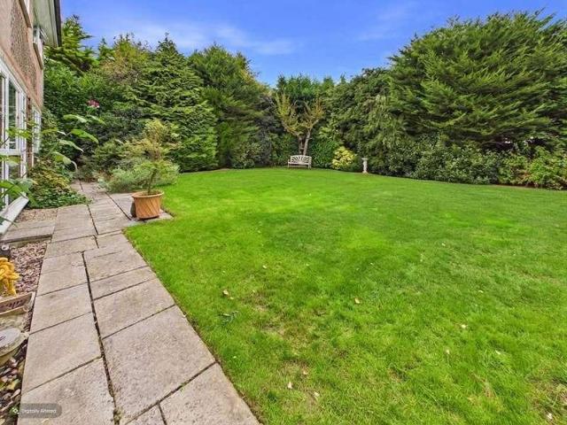 House for sale in Caterham on the Hill, Tandridge