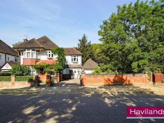 House for sale in Greater London