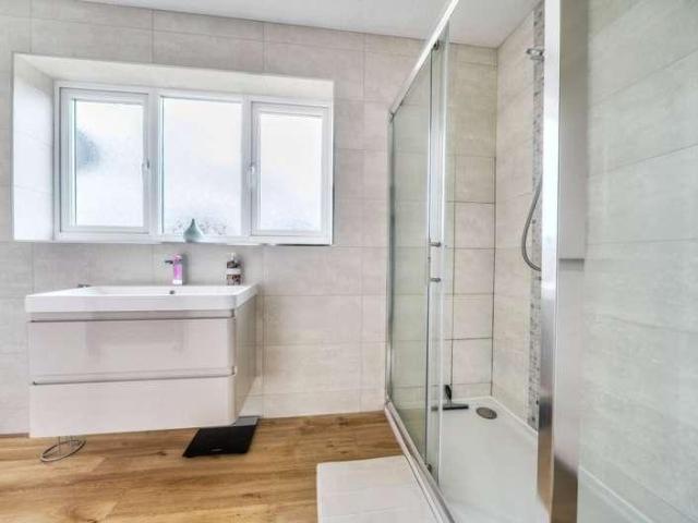 House for sale in Frogmore, Hart