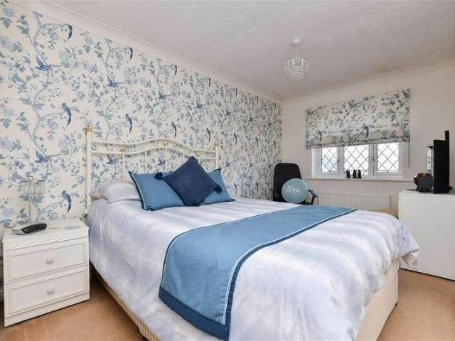 House for sale in Cliffsend, Acol