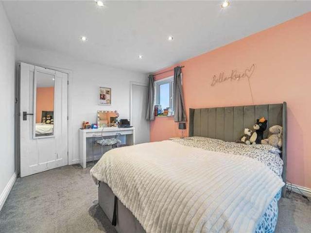 House for sale in Dale Hill, Essex