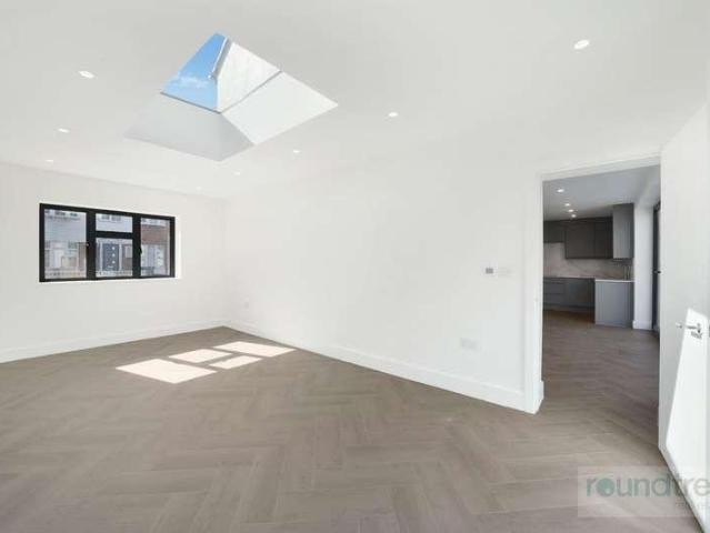 House for sale in Elstree and Borehamwood, Borehamwood