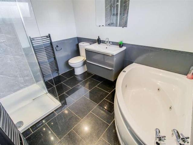 House for sale in West Ardsley, Tingley