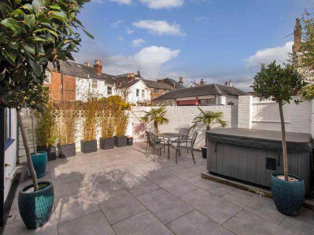 House for sale in Broadwater Down, Sandown Park