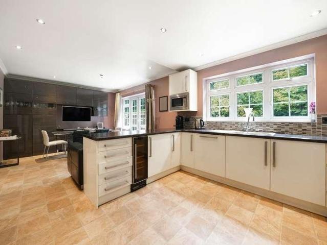 House for sale in Croydon, Shirley