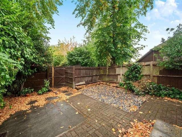 House for sale in Fole, Surrey