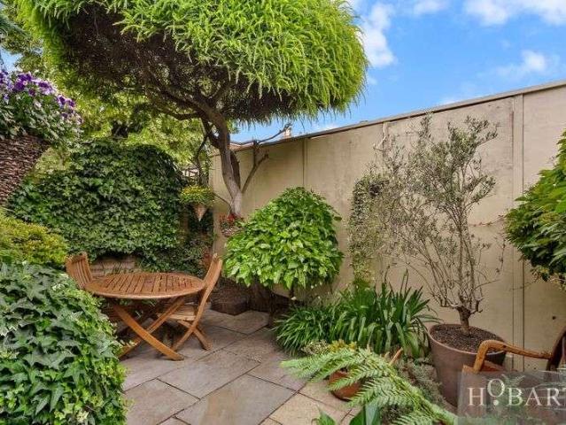 Flat for sale in Hornsey, Greater London