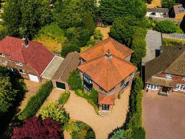 House for sale in Highfield, Pouchen End
