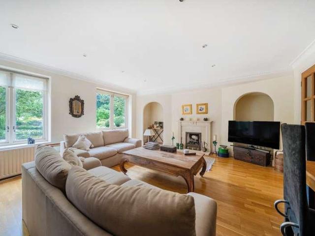 House for sale in Kingston Vale, Greater London