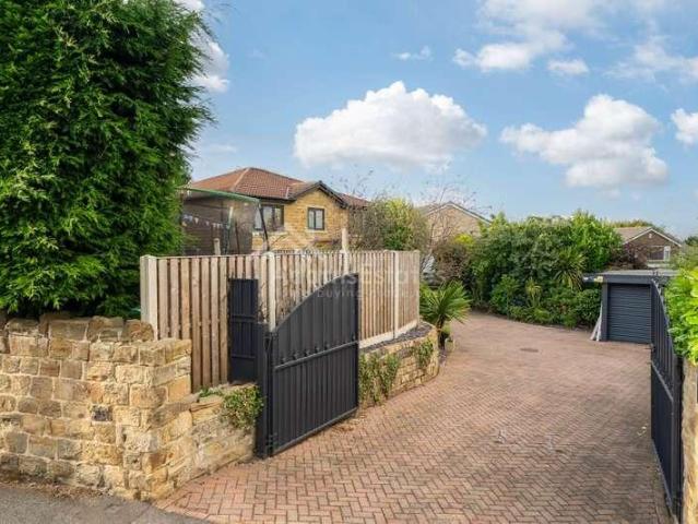 House for sale in Thornhill Lees