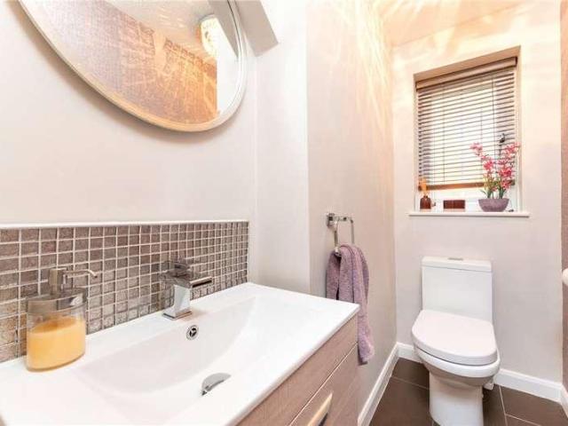 House for sale in Tingley, Leeds