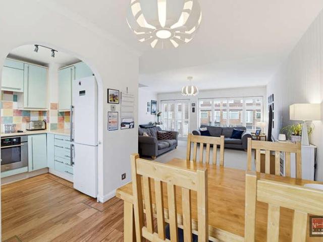 House for sale in Ashford, Spelthorne