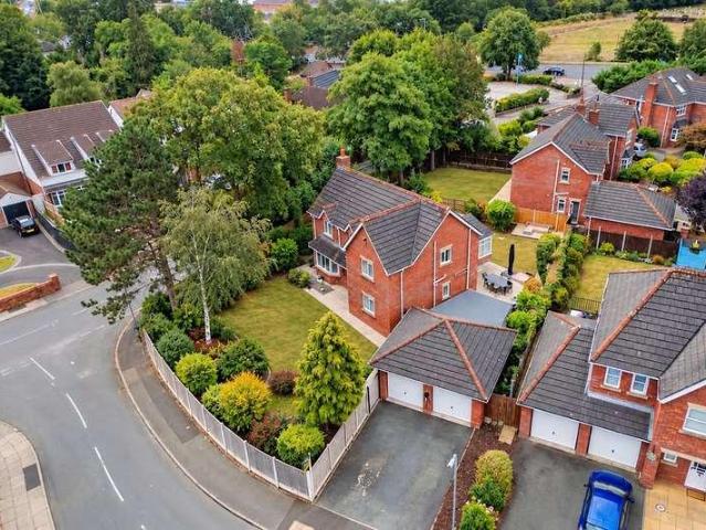 House for sale in Hunts Cross, Liverpool