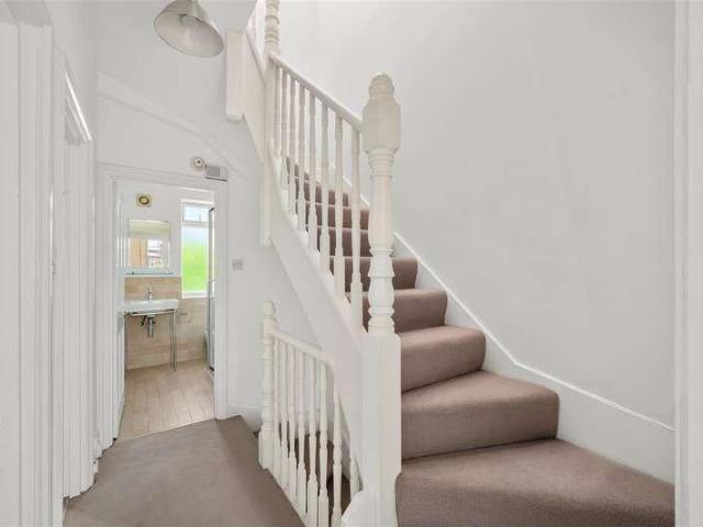 House for sale in London Borough of Merton, Raynes Park